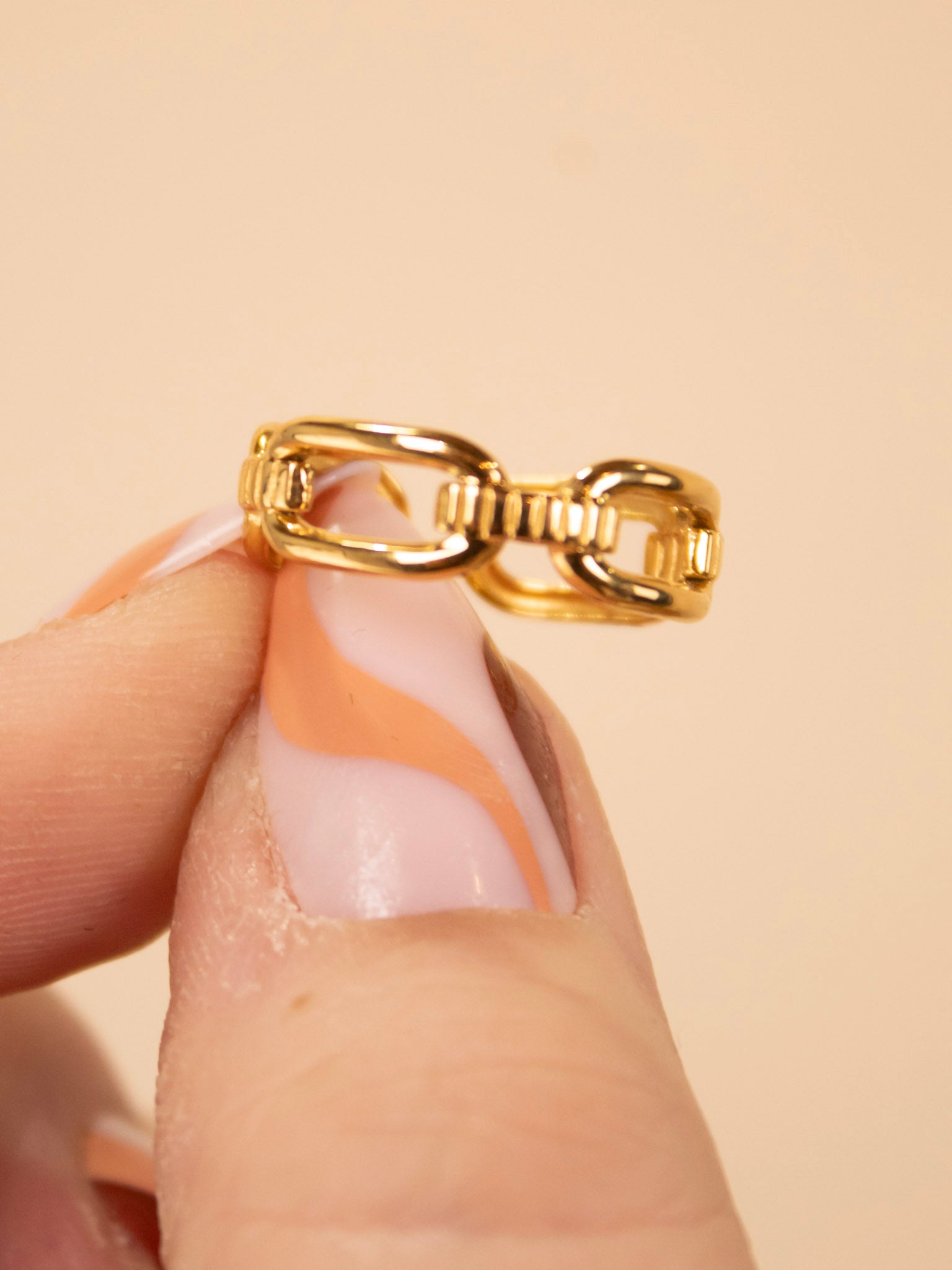 Soft Links Ring in Gold