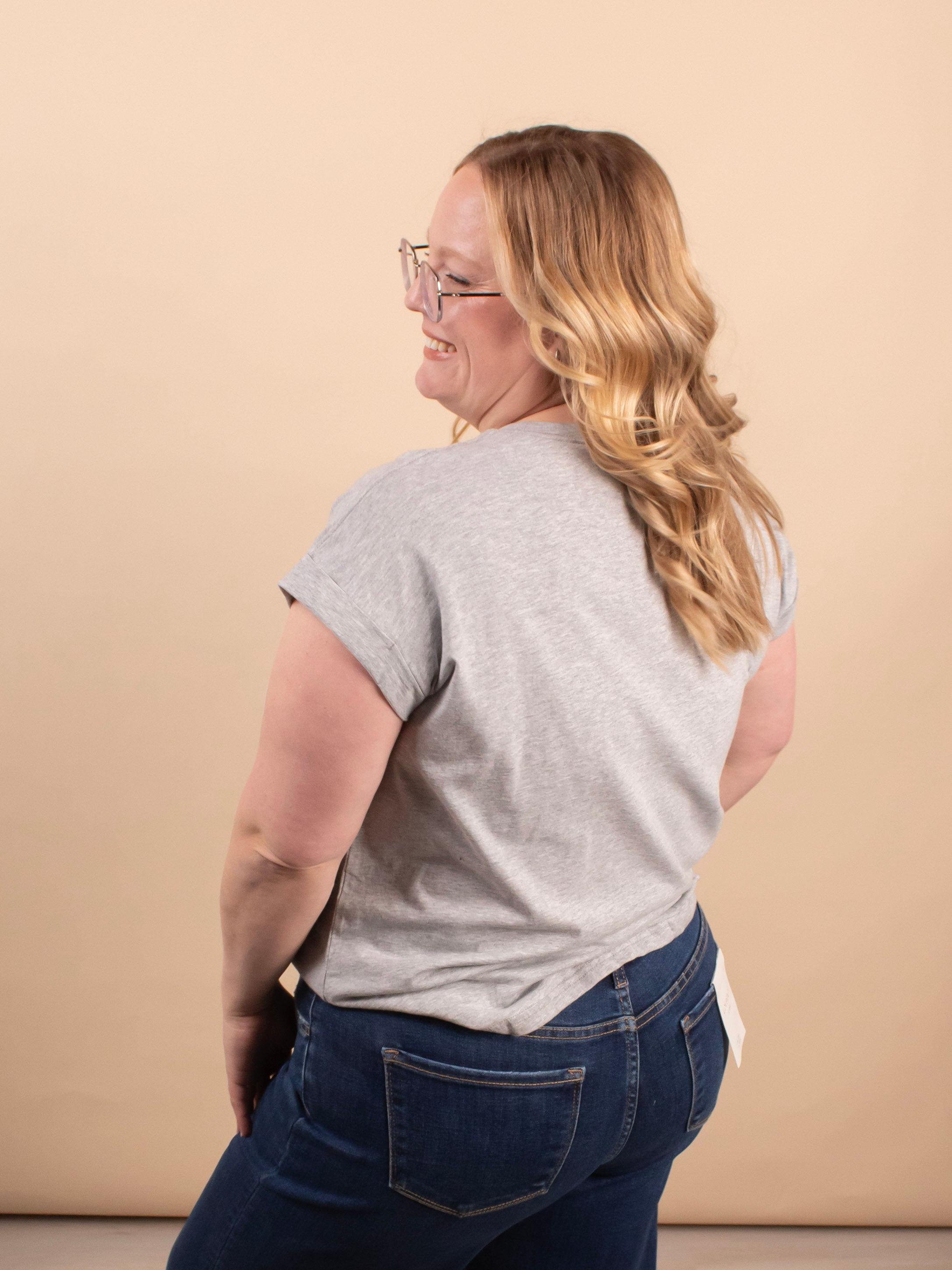 Reese Folded Short Sleeve Tee in Heather Grey - K & Company