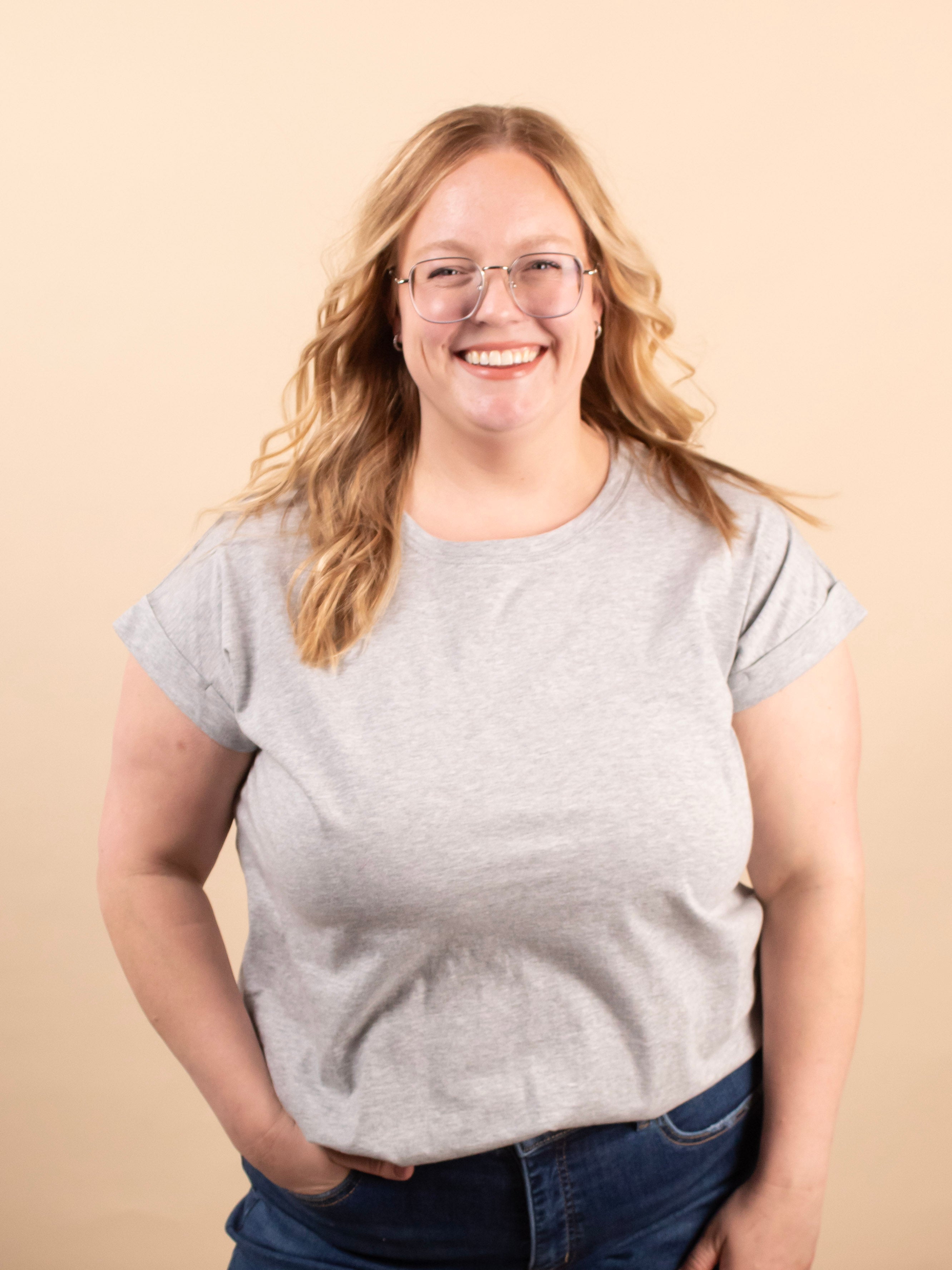 Reese Folded Short Sleeve Tee in Heather Grey - K & Company