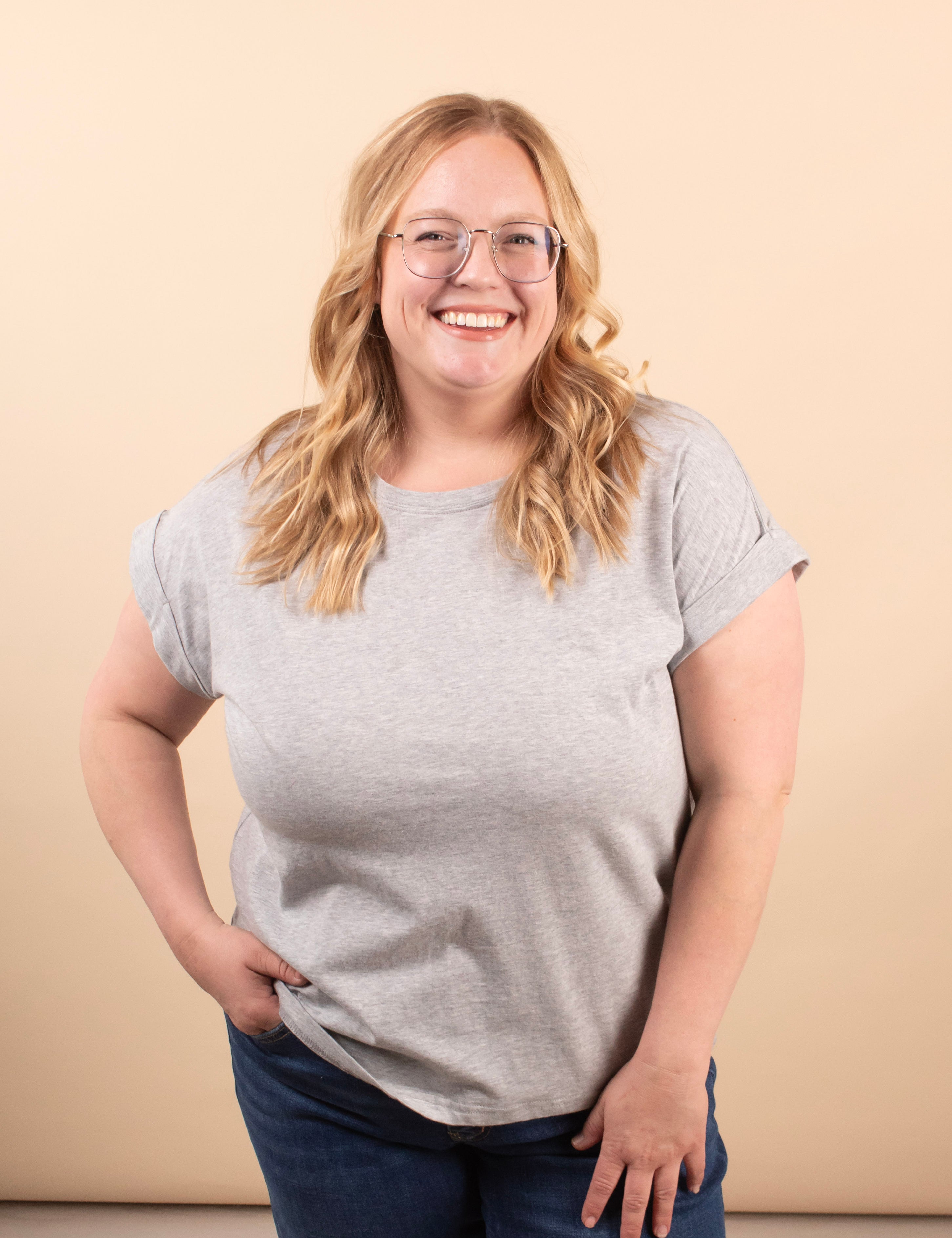 Reese Folded Short Sleeve Tee in Heather Grey - K & Company