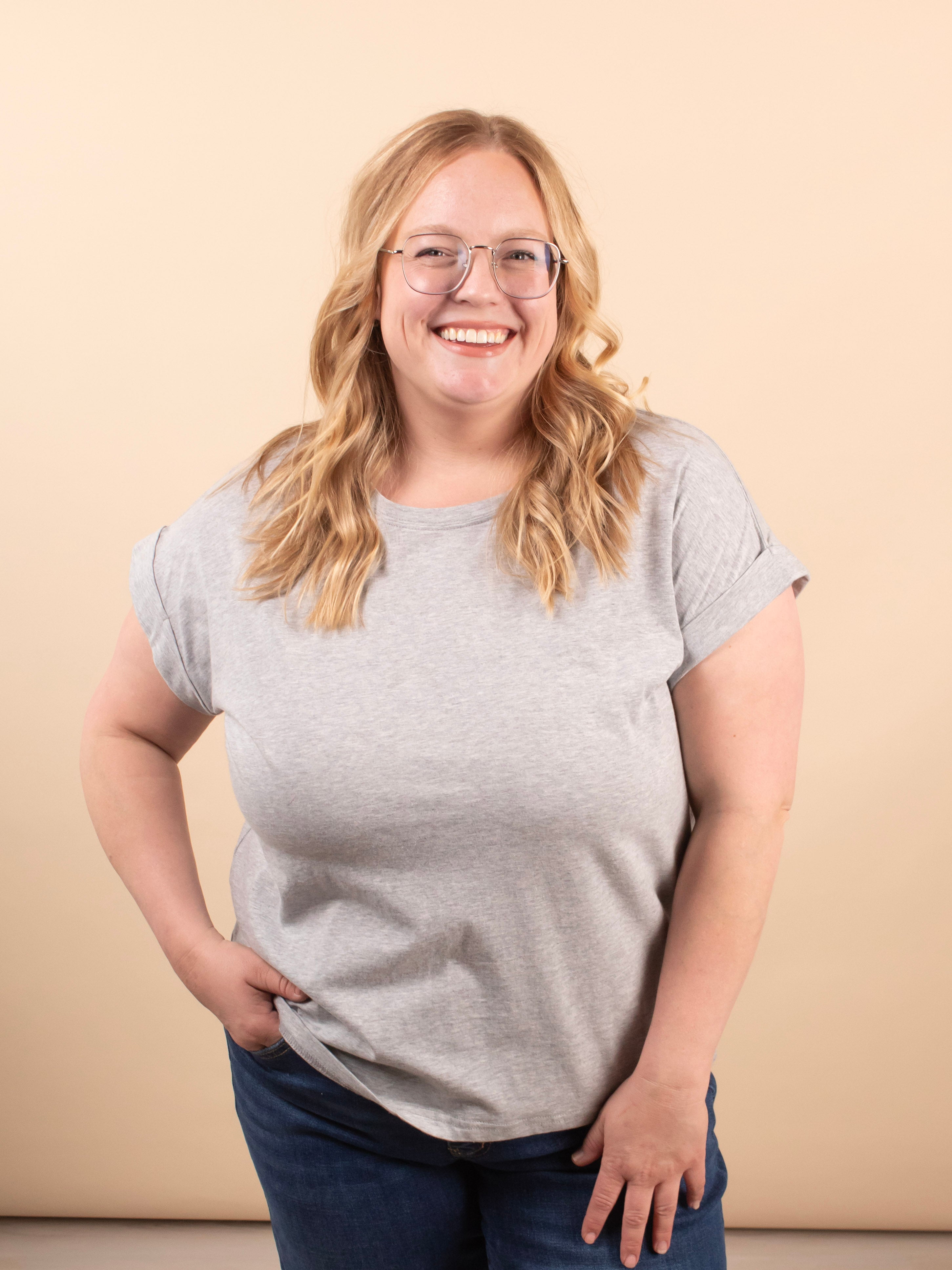 Reese Folded Short Sleeve Tee in Heather Grey - K & Company